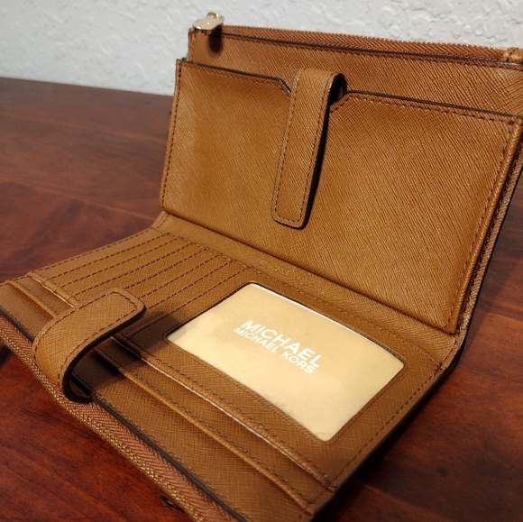 Michael Kors Tan Double Zip Wristlet Luggage - Picture 5 of 9